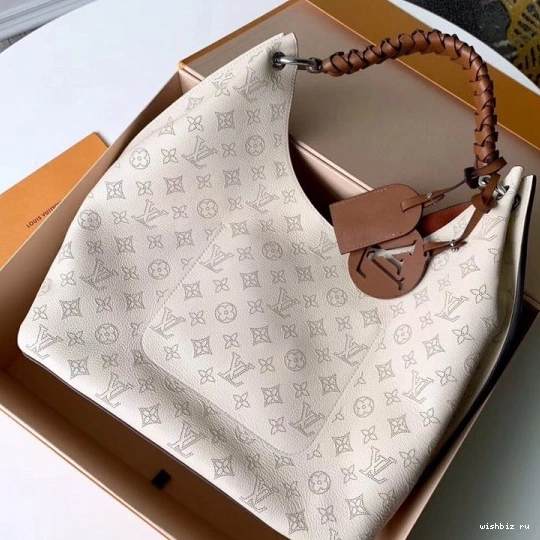 WIS VUITTON LOUIS CARMEL 0929
